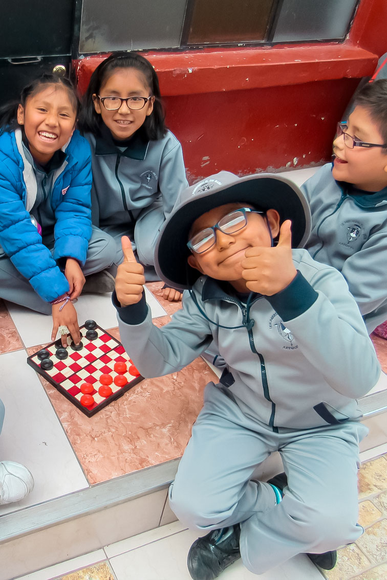 Niños Felices Colegio Parroquial El Ave maria
